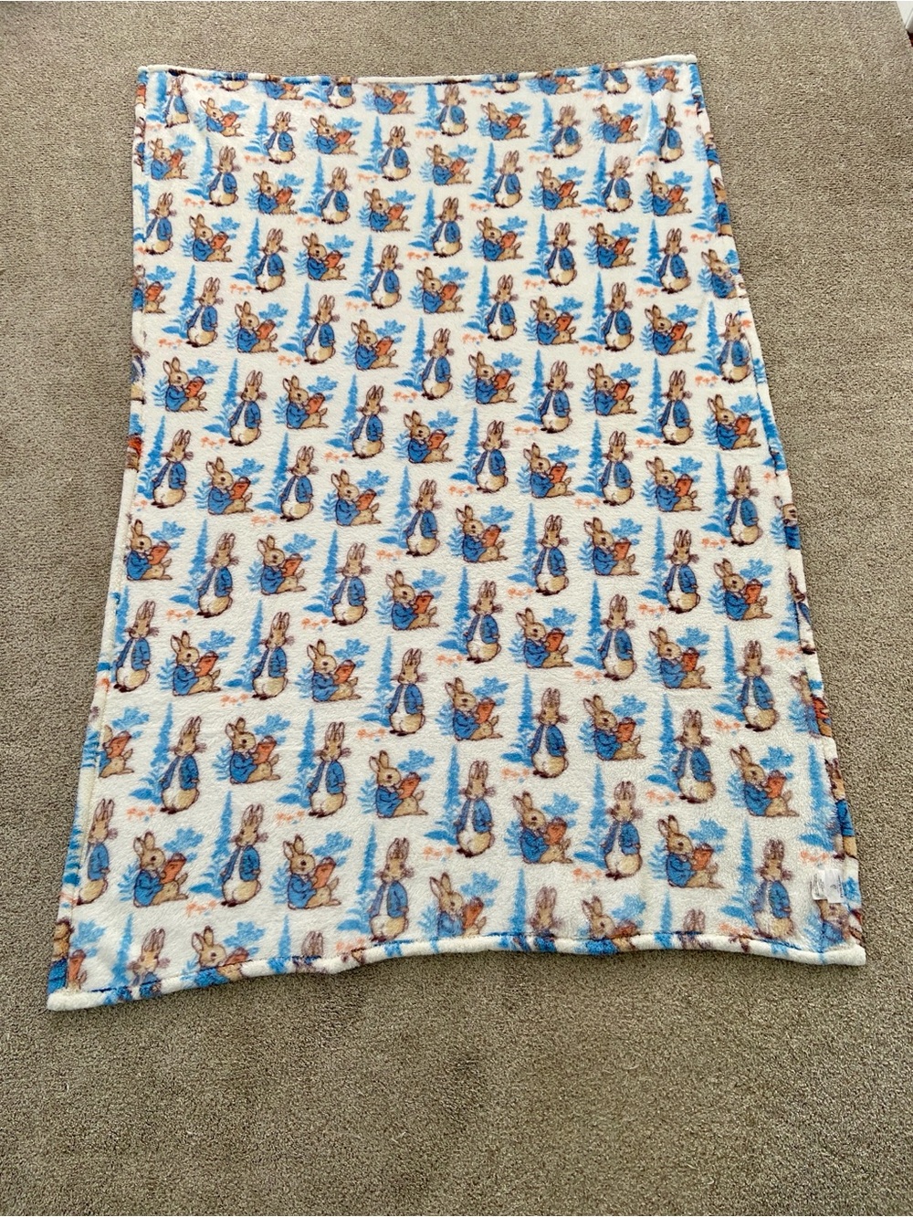 Peter Rabbit Reading Decorative Throw Beatrix Potter Easter Spring Throw - Picture 8 of 11